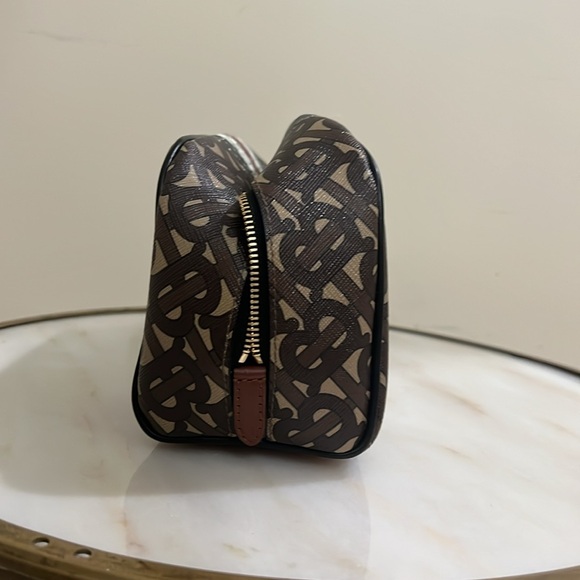 New Burberry Toiletry Bag (Unisex) - Picture 5 of 11